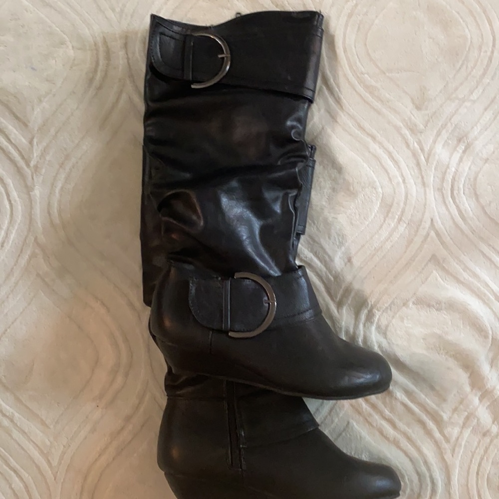 Boots - Picture 2 of 4
